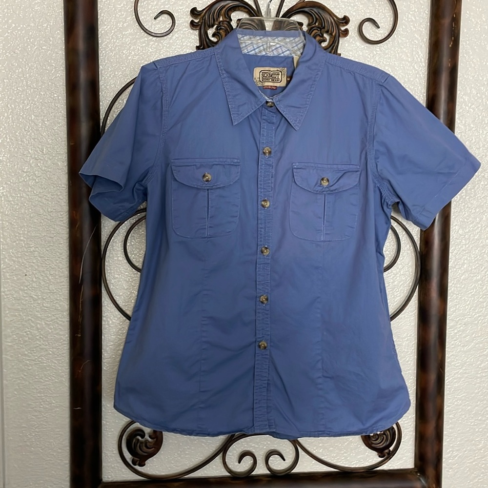 Women’s size medium blue C.E. Schmidt workwear short sleeve button-down shirt